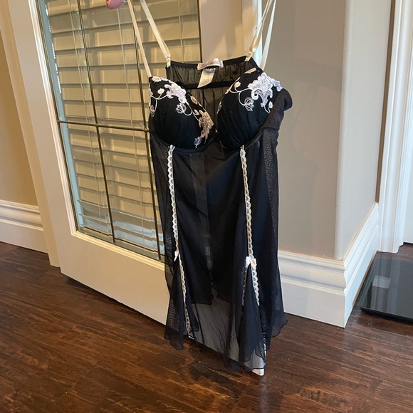 Ladies sheer lightweight ruffle sleepwear - Picture 6 of 7